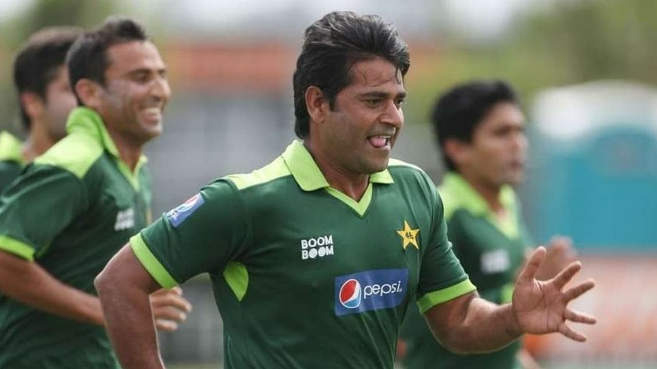 28 साल पहले इस पाकिस्तानी ने बनाई थी स्पेशल हैट्रिक, भारत के इन दिग्गजों को भेजा था पवेलियन 28 साल पहले इस पाकिस्तानी ने बनाई थी स्पेशल हैट्रिक, भारत के इन दिग्गजों को भेजा था पवेलियन