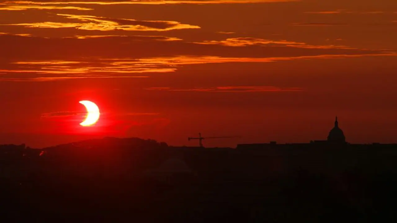 সূর্যগ্রহণের সময় রাশি অনুযায়ী এই নিয়মগুলি পালন করুন, পার্শ্ব প্রতিক্রিয়া দূর হবে সূর্যগ্রহণের সময় রাশি অনুযায়ী এই নিয়মগুলি পালন করুন, পার্শ্ব প্রতিক্রিয়া দূর হবে