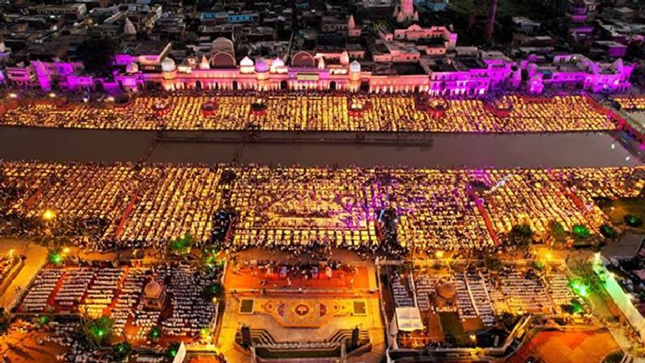 ദീപാവലി ദിനത്തിൽ അയോധ്യയിൽ തെളിയിച്ചത് 1,576,955 ദീപങ്ങൾ, റെക്കോർഡ് ദീപാവലി ദിനത്തിൽ അയോധ്യയിൽ തെളിയിച്ചത് 1,576,955 ദീപങ്ങൾ, റെക്കോർഡ്