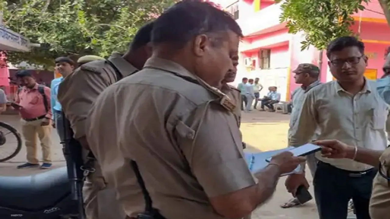 आतिशबाजी के समय 5 साल की मासूम के पेट में घुसा रॉकेट, बाहर निकल आईं बच्ची की आंते आतिशबाजी के समय 5 साल की मासूम के पेट में घुसा रॉकेट, बाहर निकल आईं बच्ची की आंते