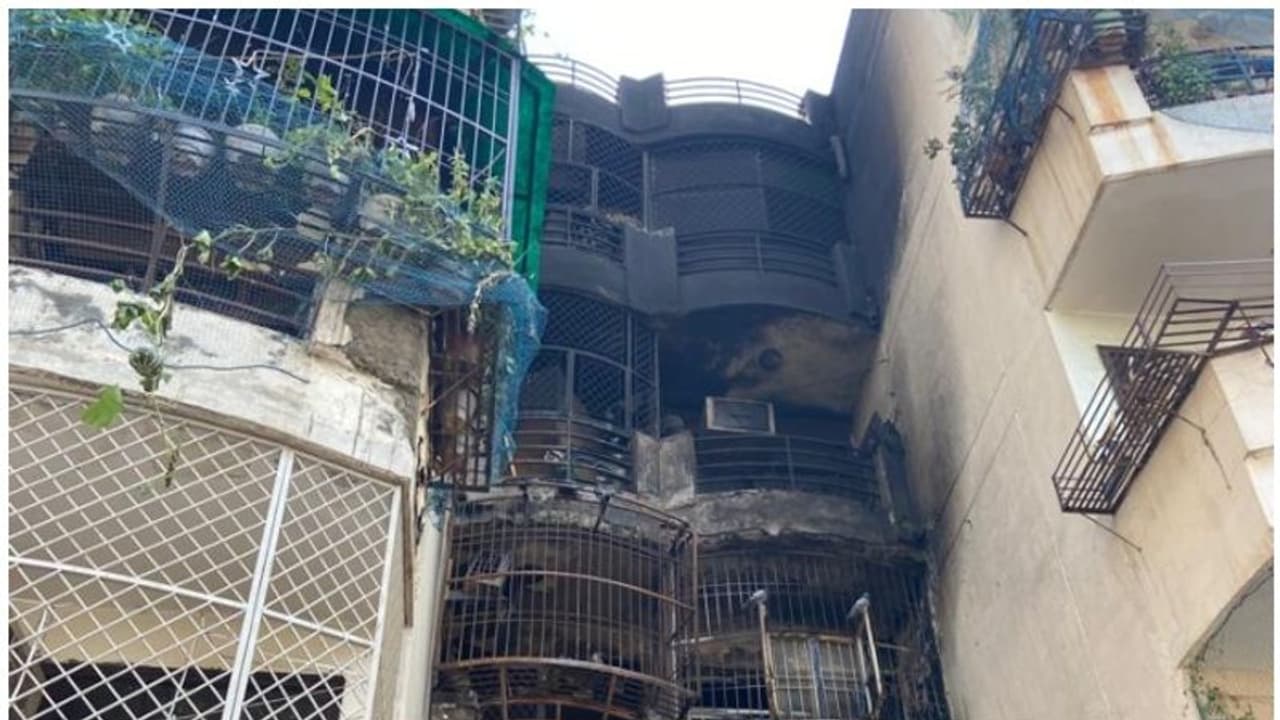 ദില്ലിയില് മലയാളിയുടെ വീട് കത്തി നശിച്ചു; അപ്പാർട്ട്മെന്റ് ഉടമകൾക്കെതിരെ പരാതി നൽകുമെന്ന് കുടുംബം ദില്ലിയില് മലയാളിയുടെ വീട് കത്തി നശിച്ചു; അപ്പാർട്ട്മെന്റ് ഉടമകൾക്കെതിരെ പരാതി നൽകുമെന്ന് കുടുംബം