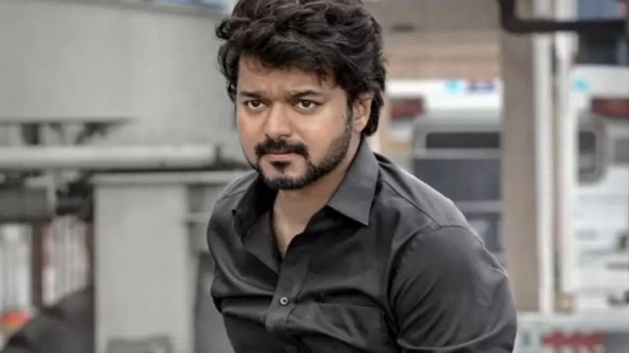 'വരിശി'ന്റെ തിയറ്റര് റൈറ്റ്സ് വിറ്റുപോയത് റെക്കോര്ഡ് തുകയ്ക്ക് 'വരിശി'ന്റെ തിയറ്റര് റൈറ്റ്സ് വിറ്റുപോയത് റെക്കോര്ഡ് തുകയ്ക്ക്