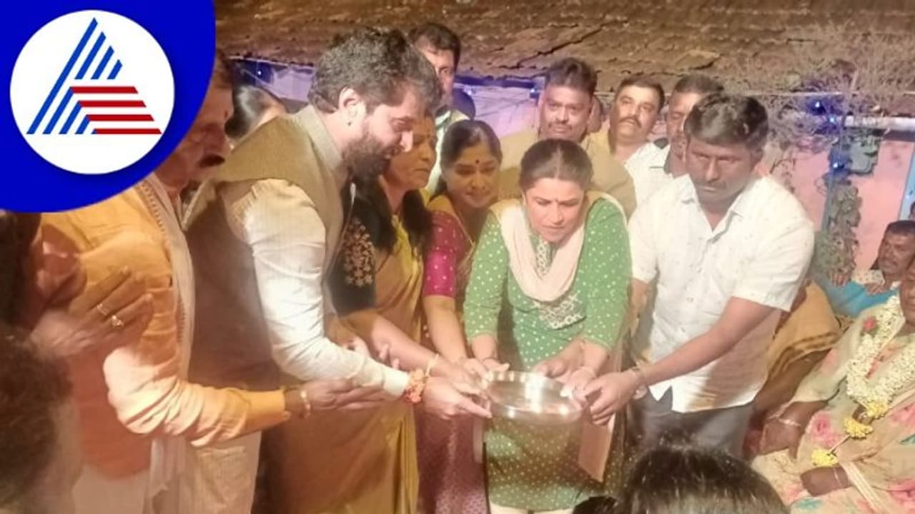 Chikkamagaluru: ಪೌರ ಕಾರ್ಮಿಕರ ಮನೆಯಲ್ಲಿ ದೀಪಾವಳಿ ಹಬ್ಬ ಆಚರಣೆ ಮಾಡಿದ ಸಿ ಟಿ ರವಿ Chikkamagaluru: ಪೌರ ಕಾರ್ಮಿಕರ ಮನೆಯಲ್ಲಿ ದೀಪಾವಳಿ ಹಬ್ಬ ಆಚರಣೆ ಮಾಡಿದ ಸಿ ಟಿ ರವಿ