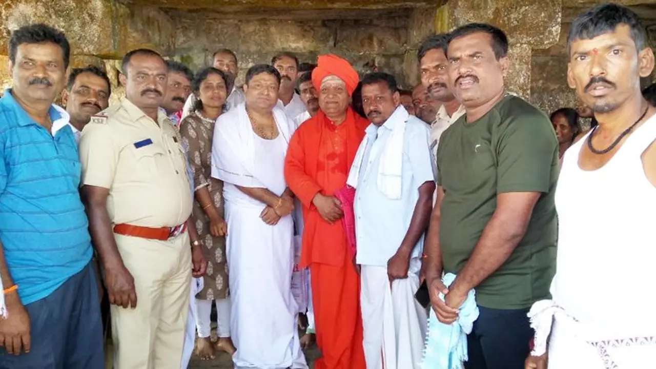  ದೀಪಾವಳಿ ಅಮಾವಾಸ್ಯೆ : ಶಿಡ್ಲು ಮಲ್ಲಿಕಾರ್ಜುನ ಸ್ವಾಮಿ ದರ್ಶನ ಪಡೆದ ಸಾವಿರಾರು ಭಕ್ತಾದಿಗಳು