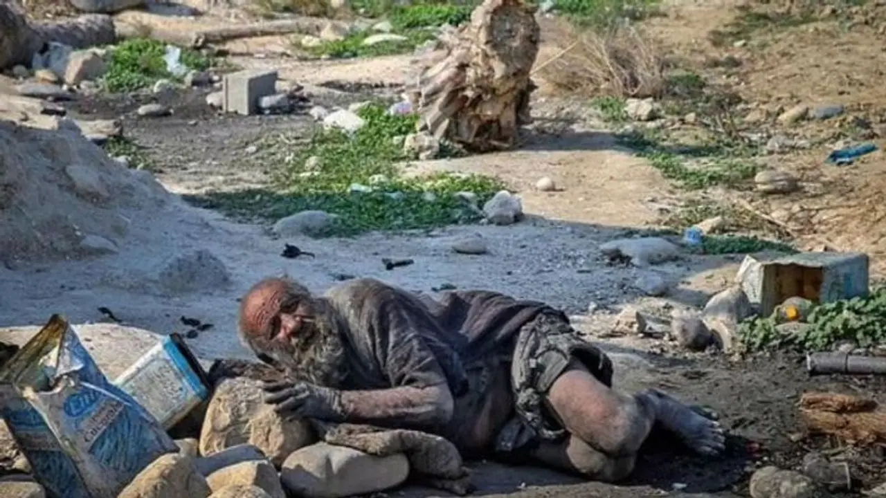 67 साल में 1st टाइम नहाया और शरीर पर पानी पड़ते ही मौत, जिंदा रहने के लिए खाता था जानवरों का मांस 67 साल में 1st टाइम नहाया और शरीर पर पानी पड़ते ही मौत, जिंदा रहने के लिए खाता था जानवरों का मांस