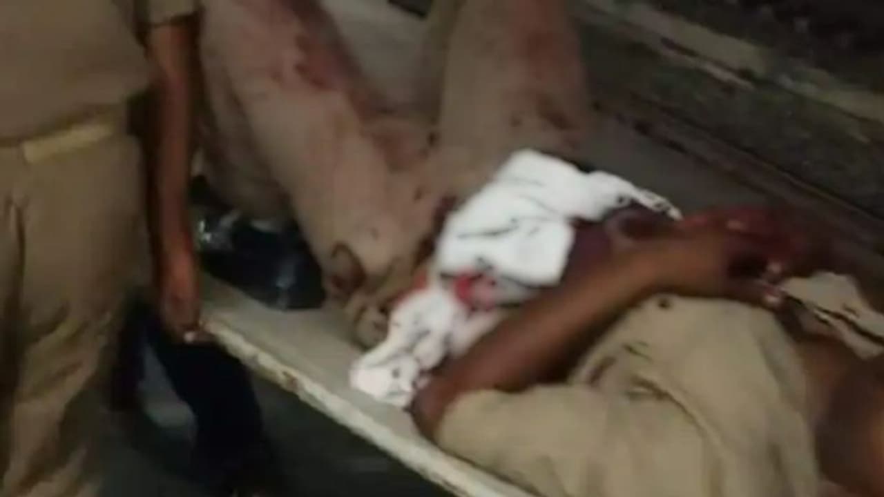 मुख्तार अंसारी के विधायक भतीजे के गनर पर हमला, श्रमजीवी एक्सप्रेस में लूट ली गई कार्बाइन मुख्तार अंसारी के विधायक भतीजे के गनर पर हमला, श्रमजीवी एक्सप्रेस में लूट ली गई कार्बाइन