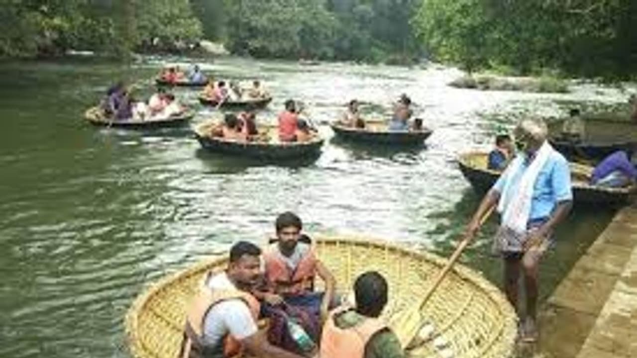 சுற்றுலா பயணிகளுக்கு ஹாப்பி நியூஸ்.. ஒகேனக்கல் அருவியில் குளிக்கவும், ஆற்றில் பரிசல் விடவும் அனுமதி..