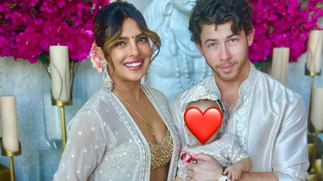 प्रियंका चोपड़ा ने पति और 10 महीने की बेटी संग मनाई दिवाली, VIRAL तस्वीरें देख लोग बोले OMG! प्रियंका चोपड़ा ने पति और 10 महीने की बेटी संग मनाई दिवाली, VIRAL तस्वीरें देख लोग बोले OMG!