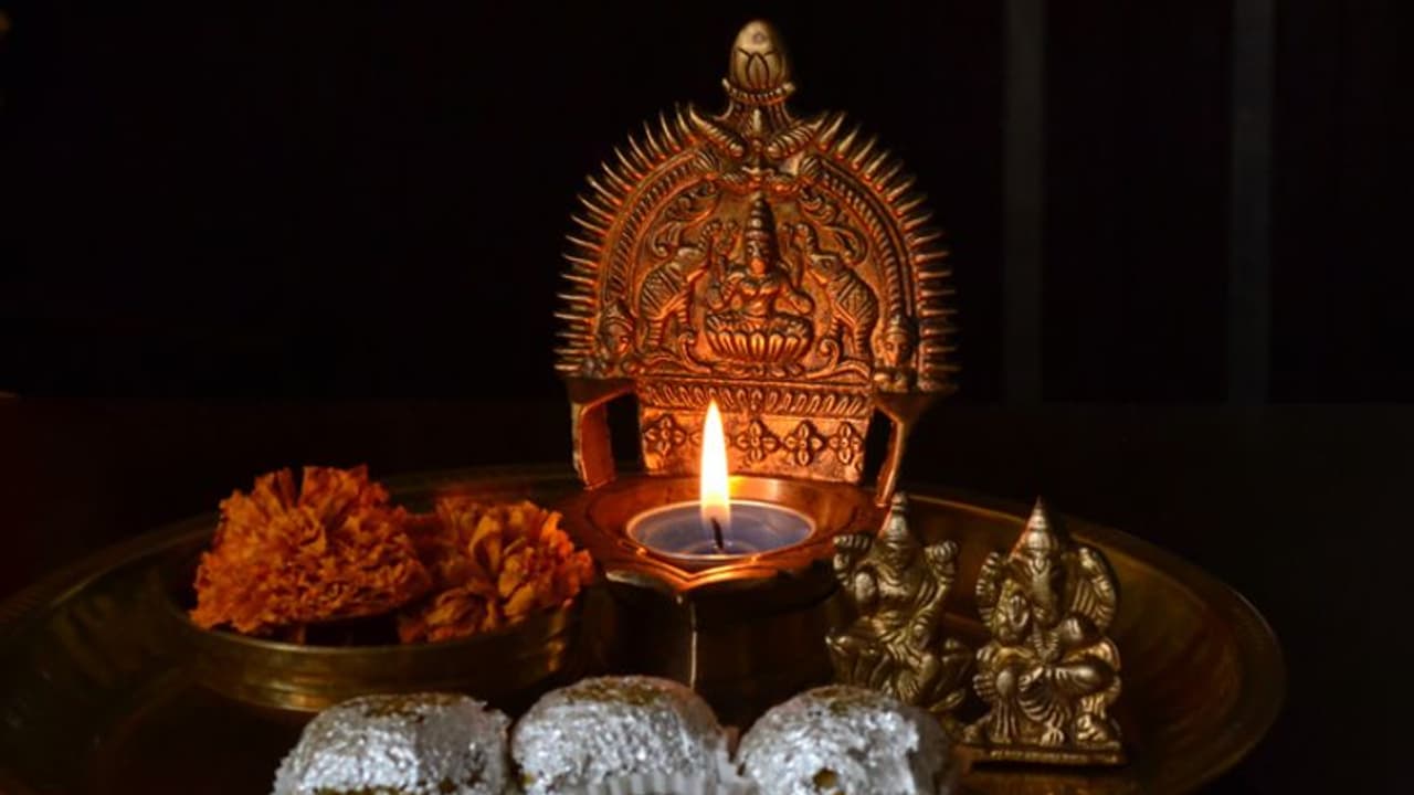 Gujarati New Year 2022: Wishes, quotes, WhatsApp/Facebook greetings to share with loved ones Gujarati New Year 2022: Wishes, quotes, WhatsApp/Facebook greetings to share with loved ones