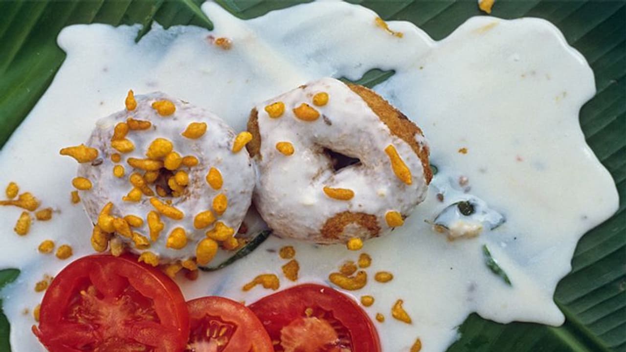 गिल्ट फ्री होकर इस भाई दूज खाएं ढेर सारे दही बड़े, बिना फ्राई किए हुए बनाएं इसके पकोड़े गिल्ट फ्री होकर इस भाई दूज खाएं ढेर सारे दही बड़े, बिना फ्राई किए हुए बनाएं इसके पकोड़े