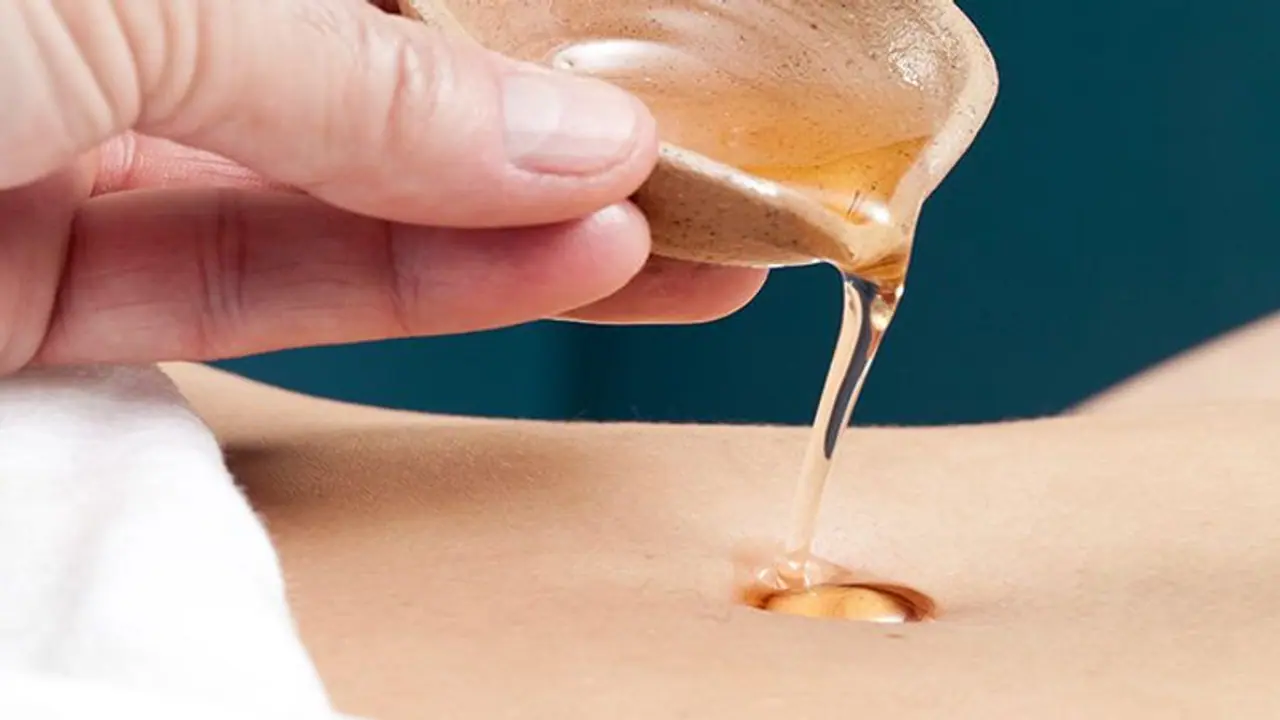 हर रात नाभि में तेल से करें मसाज, खूबसूरती समेत मिलेंगे ये 5 फायदें, आज से रुटीन में करें शामिल