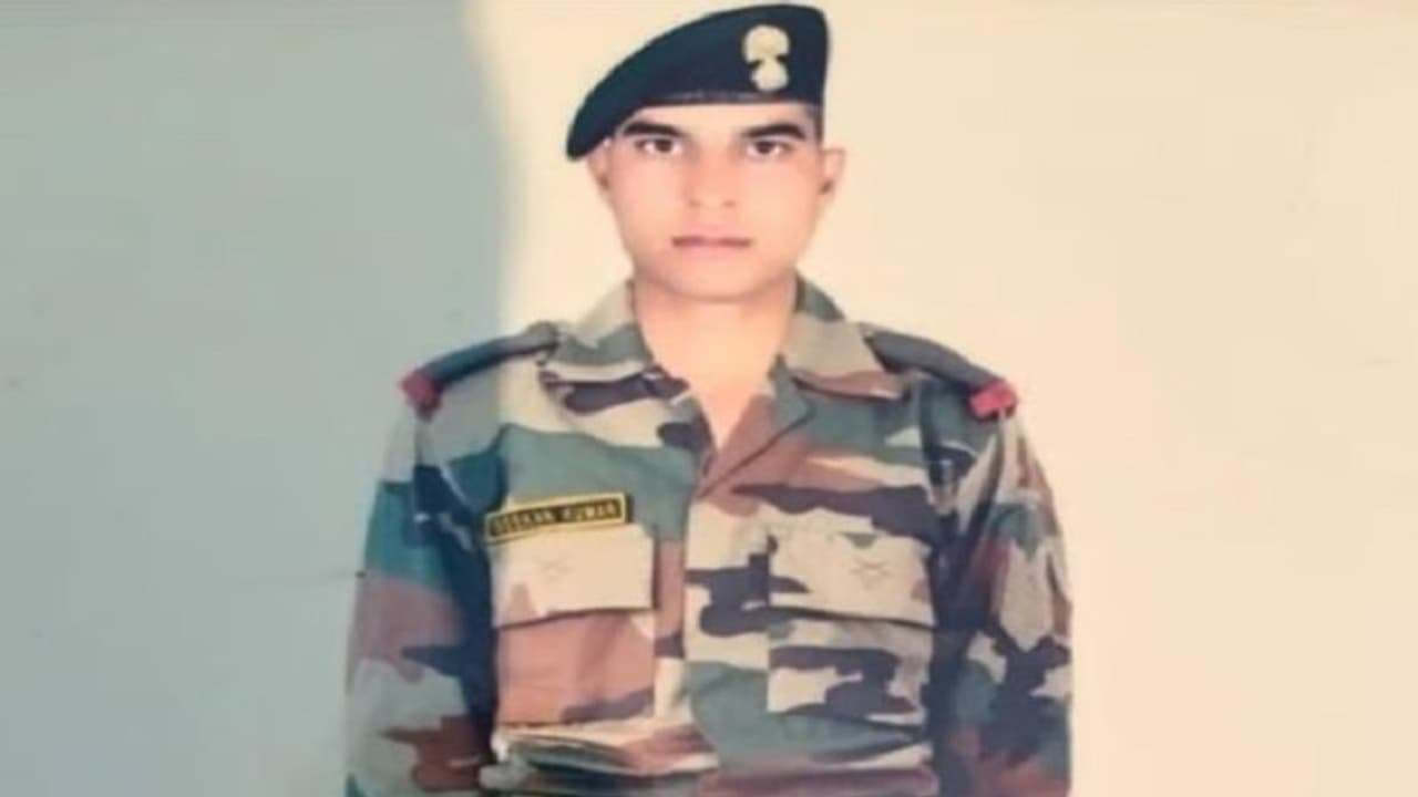 विवाहिता से प्रेम प्रसंग बना जवान की मौत का कारण, दिवाली पर आया घर तो हमलावरों ने दी ऐसी दर्दनाक मौत विवाहिता से प्रेम प्रसंग बना जवान की मौत का कारण, दिवाली पर आया घर तो हमलावरों ने दी ऐसी दर्दनाक मौत