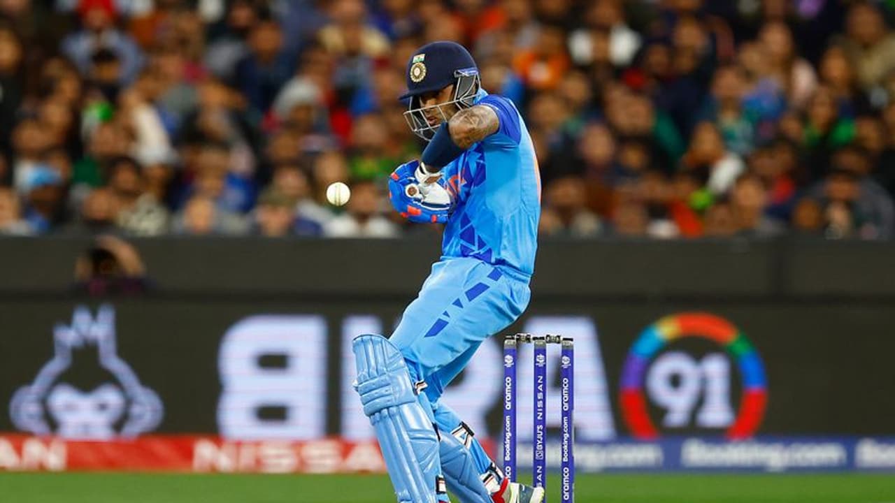 സിഡ്നിയില്‍ 'സ്കൈ'യ്ക്ക് എന്ത് ഭംഗി; പാക് താരത്തെ പിന്നിലാക്കി സൂര്യയുടെ കുതിപ്പ്, ആരാധകര്‍ ആവേശത്തില്‍