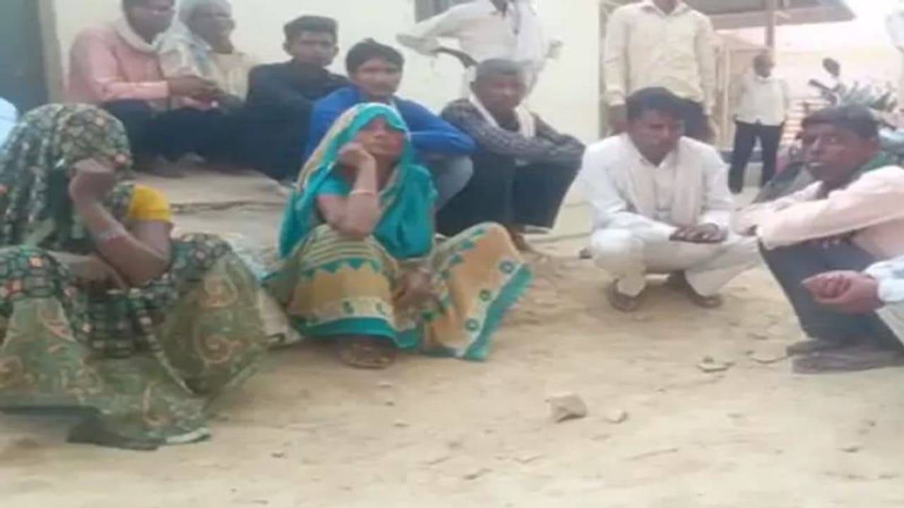 हरदोई: छेड़छाड़ करने पर पहनाई गई थी जूतों की माला, बदला लेने के लिए दबंगों ने कर दी महिला की पीट पीटकर हत्या हरदोई: छेड़छाड़ करने पर पहनाई गई थी जूतों की माला, बदला लेने के लिए दबंगों ने कर दी महिला की पीट पीटकर हत्या