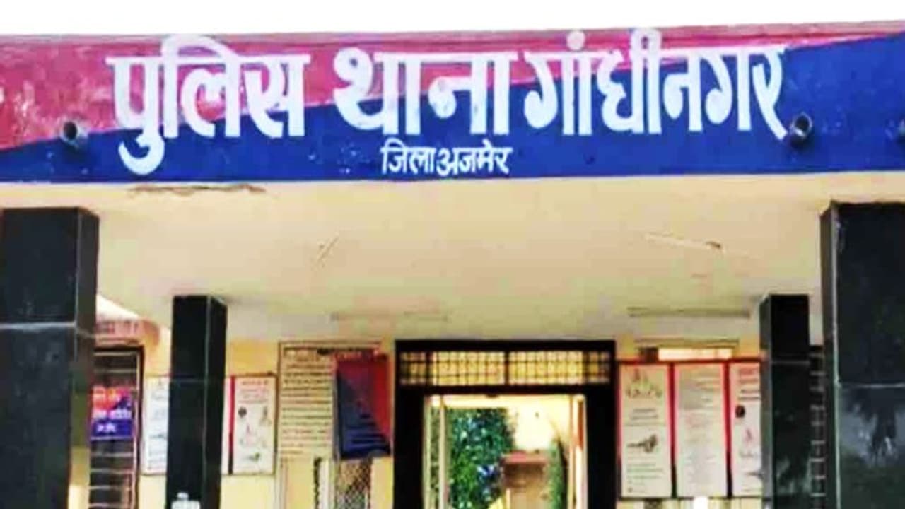 अजमेर में भूमि विवाद में हाथो में धारदार हथियार ले भिड़े दो गुट, दर्जन भर से ज्यादा लोग घायल, एक सीरियस अजमेर में भूमि विवाद में हाथो में धारदार हथियार ले भिड़े दो गुट, दर्जन भर से ज्यादा लोग घायल, एक सीरियस