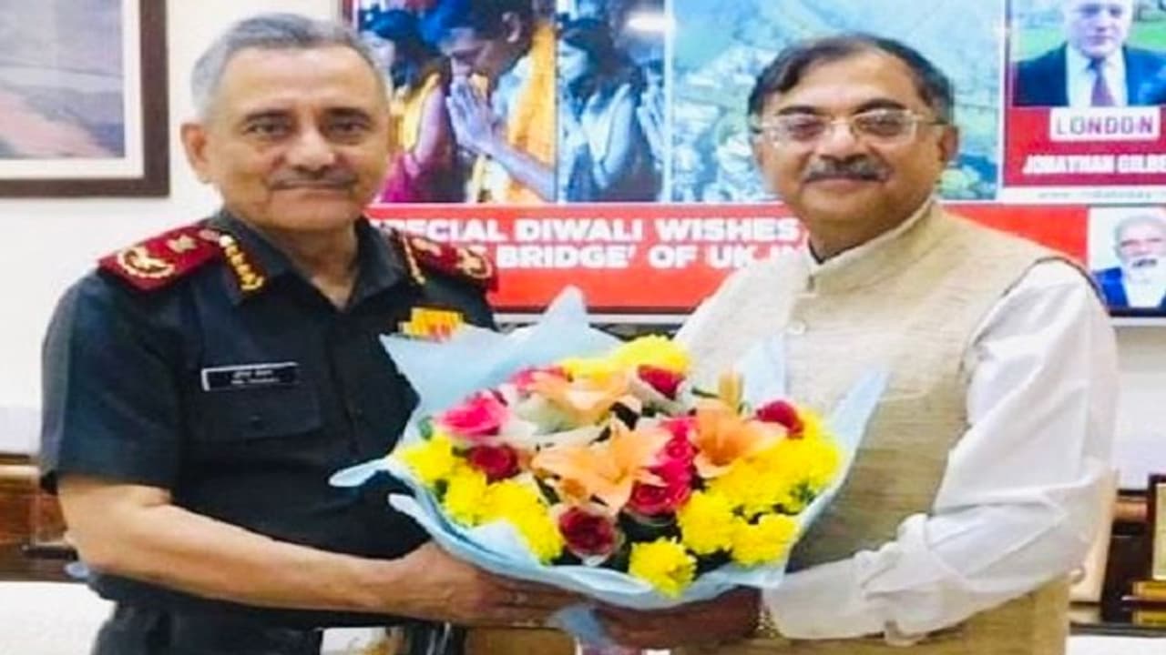 CDS जनरल अनिल चौहान से मिले तरुण विजय, युद्ध स्मारक पर हुई चर्चा CDS जनरल अनिल चौहान से मिले तरुण विजय, युद्ध स्मारक पर हुई चर्चा