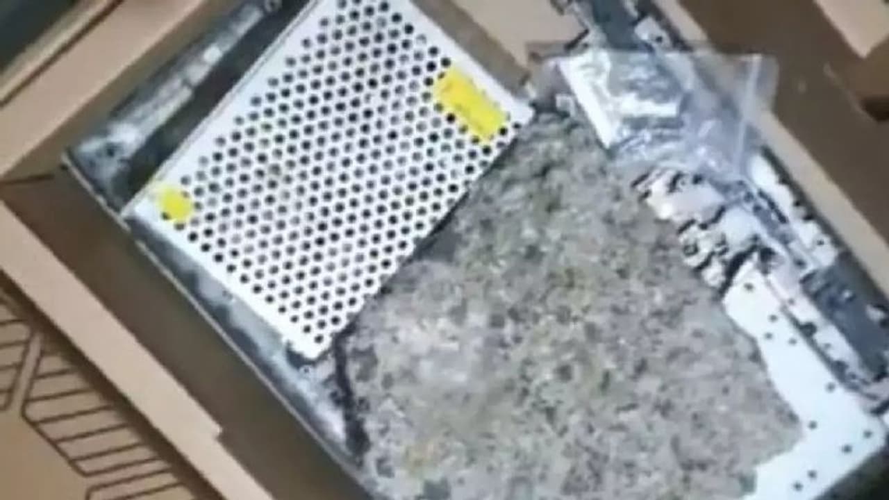 ലാപ്ടോപ് ഓര്‍ഡര്‍ ചെയ്തു; പെട്ടി പൊട്ടിച്ചപ്പോള്‍ വമ്പൻ ചതി!