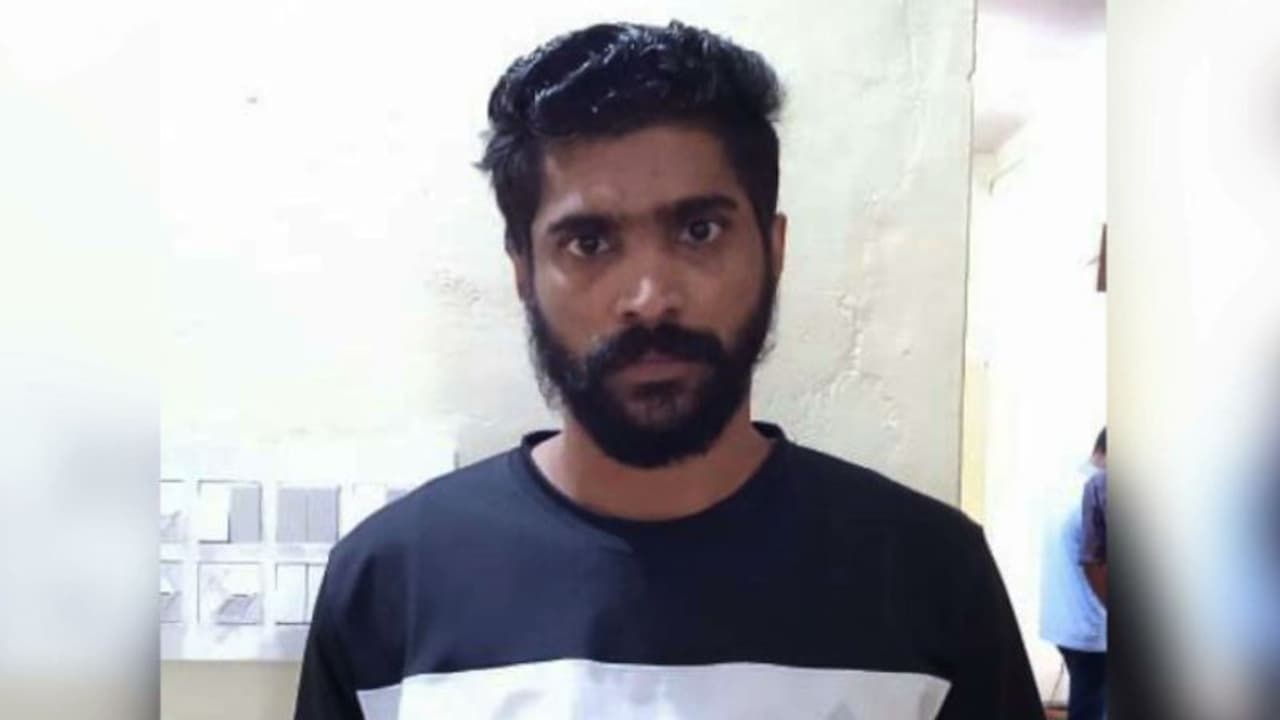 കാപ്പാ ചുമത്തി നാട് കടത്തിയ യുവാവ് തൂങ്ങി മരിച്ചു; പ്രണയ നൈരാശ്യമെന്ന് പൊലീസ്