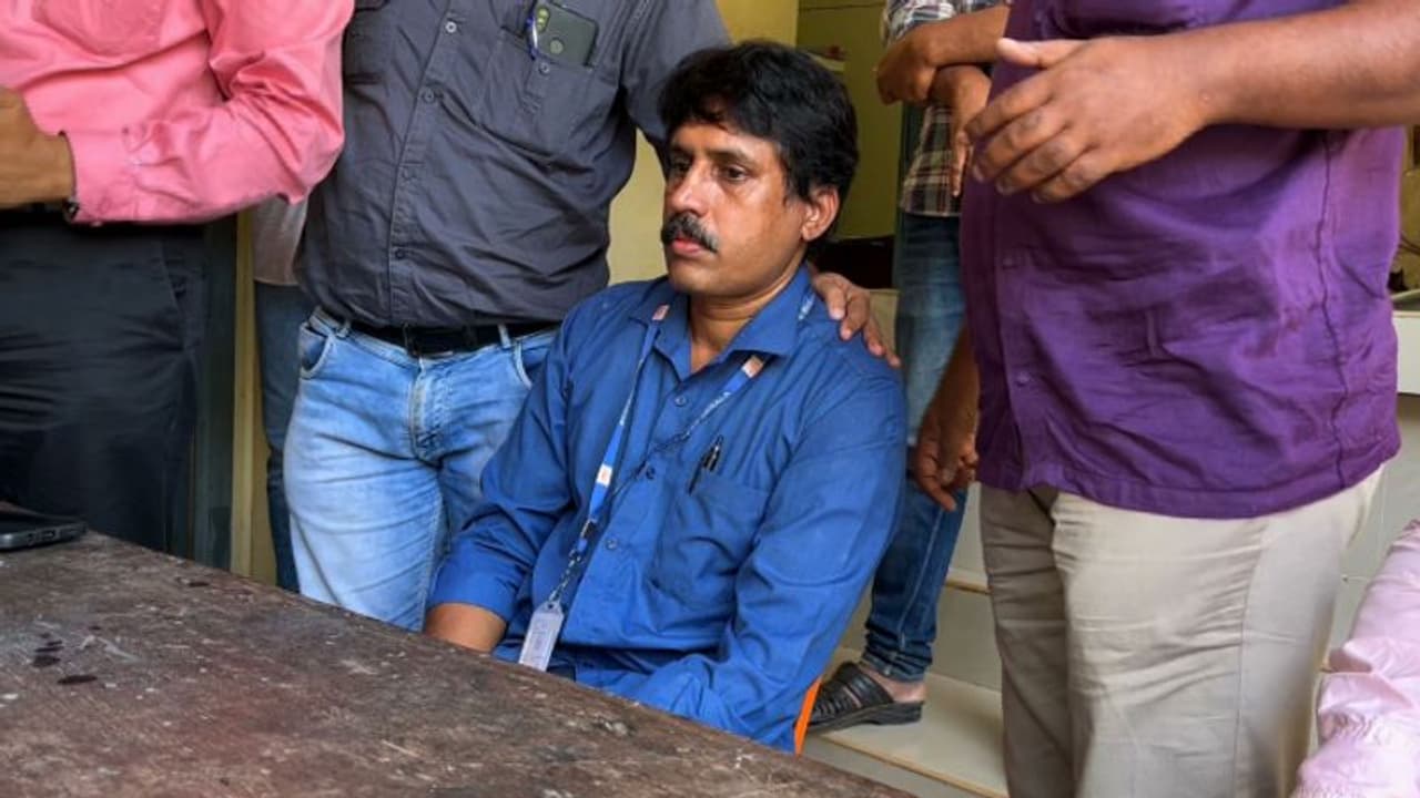 ഭൂമിക്ക് നികുതി അടയ്ക്കാന്‍ 2500 രൂപ കൈക്കൂലി; കാസർകോട് മൂളിയാറില്‍ വില്ലേജ് അസിസ്റ്റന്‍റ് അറസ്റ്റില്‍