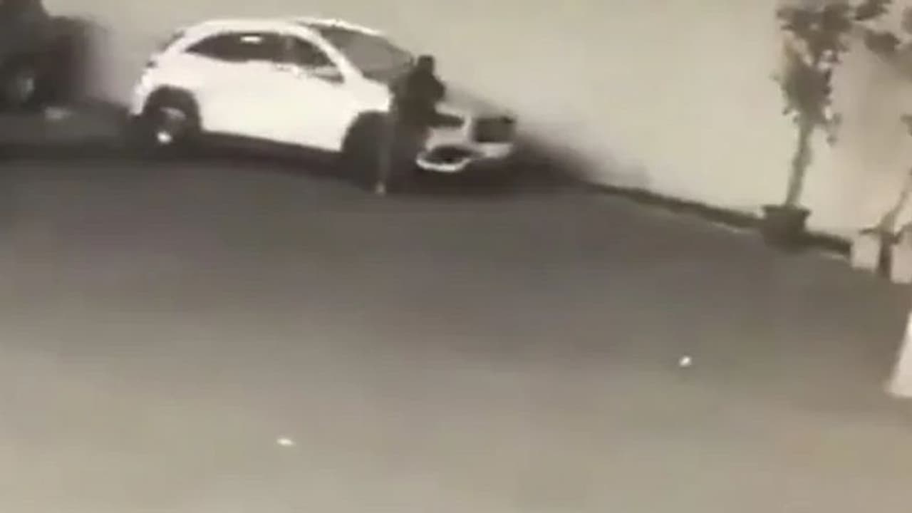 കാറില്‍ മറ്റൊരു സ്ത്രീ; തടയാന്‍ ശ്രമിച്ച ഭാര്യയെ ഇടിച്ചിട്ട് സിനിമ നിര്‍മ്മാതാവ്; കേസ് എടുത്തു