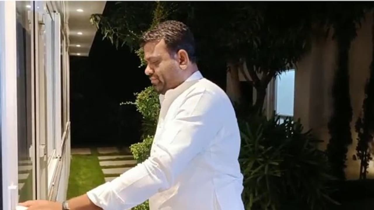 నాకు రూ.100కోట్లు, నాతో చేరేవారికి రూ. 50 కోట్ల ఆఫర్.. చేరకపోతే ఈడీ, సీబీఐ కేసులు.. రోహిత్ రెడ్డి నాకు రూ.100కోట్లు, నాతో చేరేవారికి రూ. 50 కోట్ల ఆఫర్.. చేరకపోతే ఈడీ, సీబీఐ కేసులు.. రోహిత్ రెడ్డి