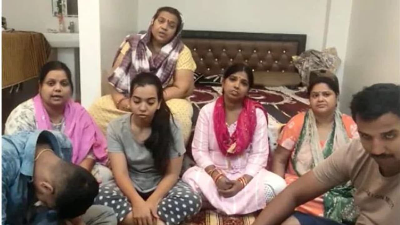 ಆತ್ಮಹತ್ಯೆ ಮಾಡಿಕೊಳ್ಳುತ್ತಿದ್ದ ಹೆಂಡತಿ ಚಿತ್ರ ಸೆರೆಹಿಡಿದ ಗಂಡ, ತಡೆಯಲೂ ಇಲ್ಲ: ಹೆಂಡತಿ ಸಾವು ಆತ್ಮಹತ್ಯೆ ಮಾಡಿಕೊಳ್ಳುತ್ತಿದ್ದ ಹೆಂಡತಿ ಚಿತ್ರ ಸೆರೆಹಿಡಿದ ಗಂಡ, ತಡೆಯಲೂ ಇಲ್ಲ: ಹೆಂಡತಿ ಸಾವು