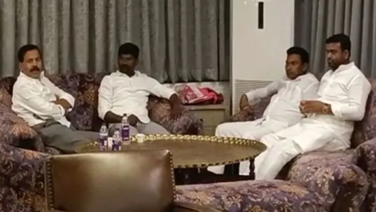 'തെലങ്കാനയില്‍ ഓപ്പറേഷന്‍ താമര': എംഎൽഎമാർക്ക് കൈക്കൂലി നൽകാന്‍ ശ്രമിച്ച മൂന്ന് പേരെ അറസ്റ്റ് ചെയ്തതായി പോലീസ്