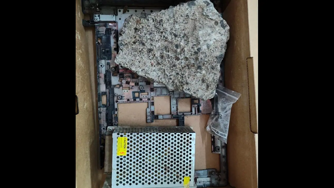 Flipkartನಲ್ಲಿ ಮಂಗಳೂರು ವ್ಯಕ್ತಿ ಆರ್ಡರ್ ಮಾಡಿದ್ದು ಗೇಮಿಂಗ್ ಲ್ಯಾಪ್ಟಾಪ್: ಬಂದಿದ್ದು ದೊಡ್ಡ ಗಾತ್ರದ ಕಲ್ಲು Flipkartನಲ್ಲಿ ಮಂಗಳೂರು ವ್ಯಕ್ತಿ ಆರ್ಡರ್ ಮಾಡಿದ್ದು ಗೇಮಿಂಗ್ ಲ್ಯಾಪ್ಟಾಪ್: ಬಂದಿದ್ದು ದೊಡ್ಡ ಗಾತ್ರದ ಕಲ್ಲು