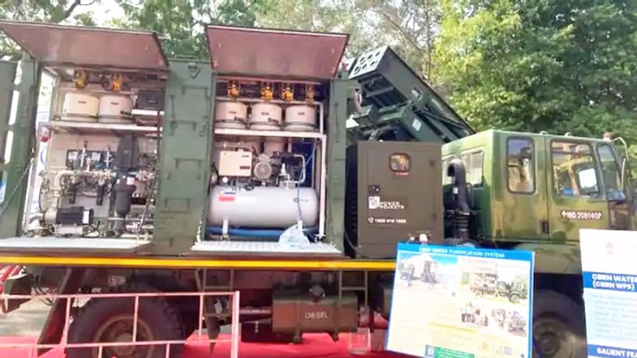 सैनिकों को साफ पानी के लिए DRDO ने बनाया अनोखा वॉटर प्यूरिफिकेशन सिस्टम, 1 घंटे में शुद्ध करेगा इतने लीटर पानी सैनिकों को साफ पानी के लिए DRDO ने बनाया अनोखा वॉटर प्यूरिफिकेशन सिस्टम, 1 घंटे में शुद्ध करेगा इतने लीटर पानी