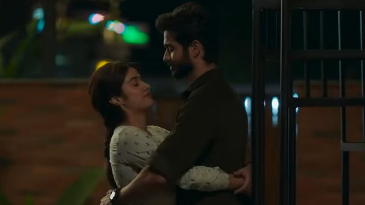 ജാൻവി കപൂര് നായികയായി 'മിലി', ഹിന്ദി 'ഹെലനി'ലെ വീഡിയോ ഗാനം പുറത്ത് ജാൻവി കപൂര് നായികയായി 'മിലി', ഹിന്ദി 'ഹെലനി'ലെ വീഡിയോ ഗാനം പുറത്ത്