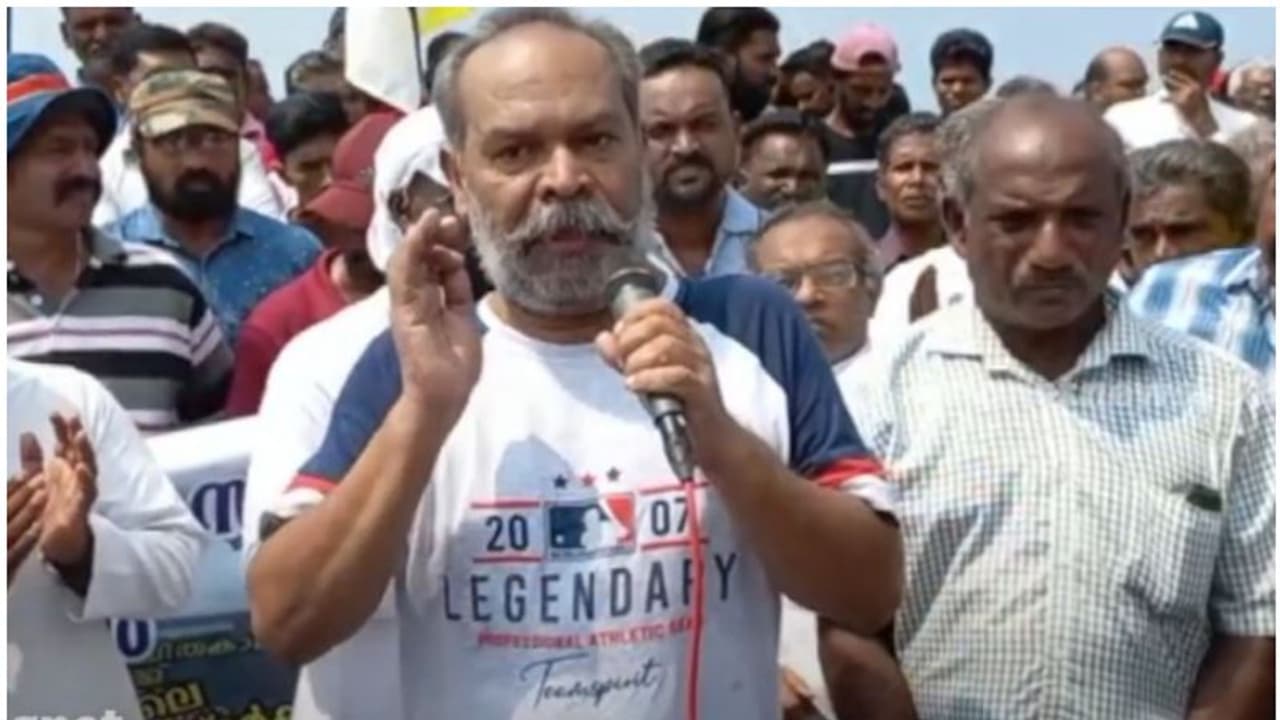 തീരം മതി, പള്ളി വേണ്ട, അച്ചൻ വേണ്ട, കന്യാസ്ത്രീയും വേണ്ടെന്ന് അലൻസിയർ! സമരക്കാ‍ർ തിരുത്തിച്ചു, ഇടതിന് വിമർശനം