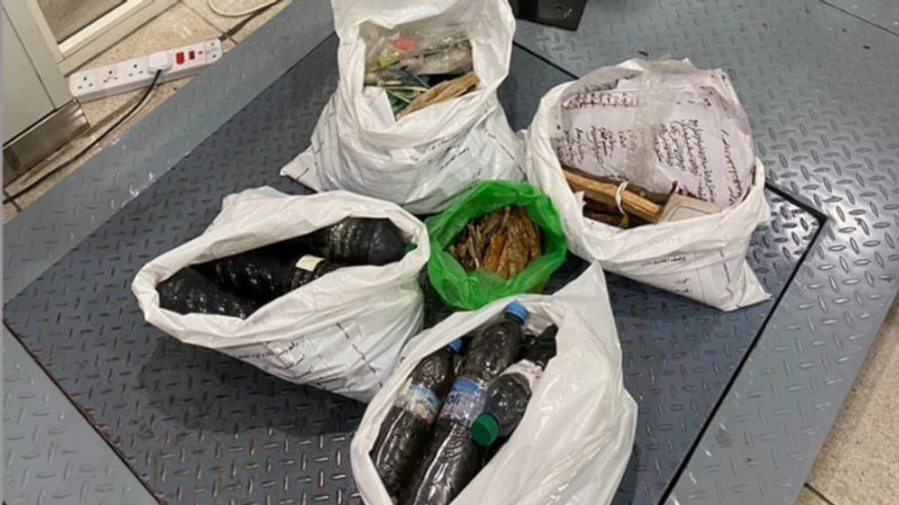 മന്ത്രവാദത്തിനുള്ള സാധനങ്ങളുമായി പ്രവാസി വിമാനത്താവളത്തില് പിടിയില് മന്ത്രവാദത്തിനുള്ള സാധനങ്ങളുമായി പ്രവാസി വിമാനത്താവളത്തില് പിടിയില്