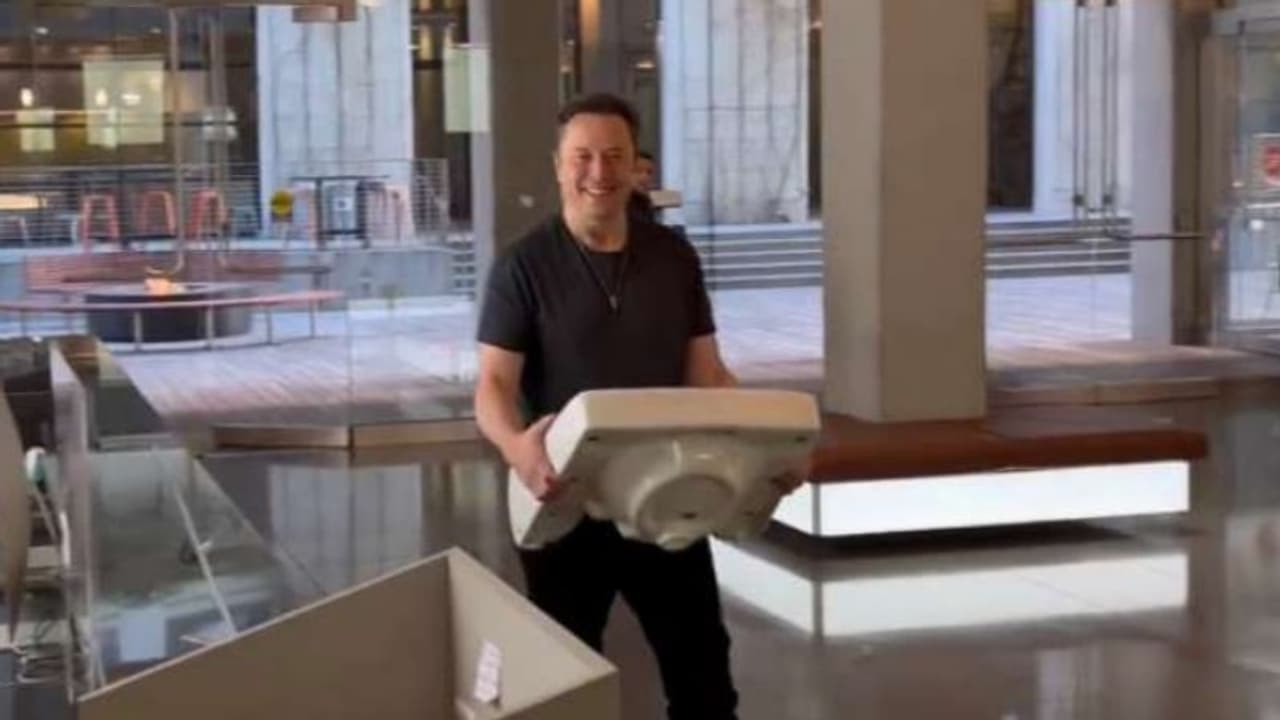 হাতে সিংক নিয়ে টুইটার সদর দপ্তরে ঢুকলেন এলোন মাস্ক, কিন্তু কেন ? জানতে পড়ুন 