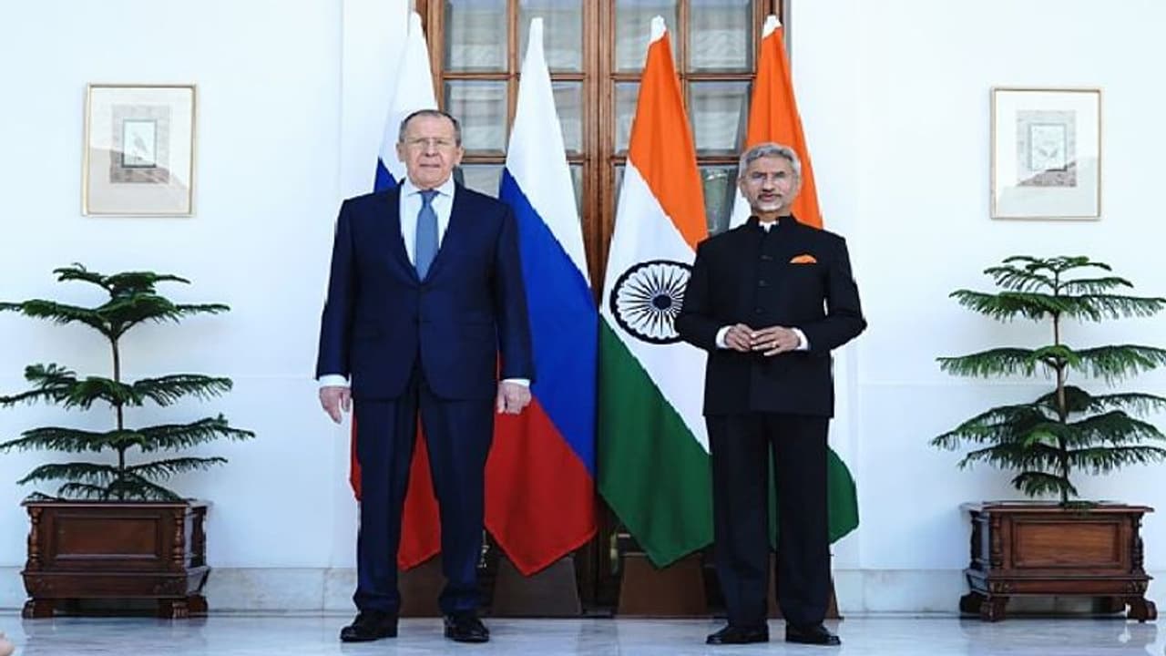 রাশিয়া ইউক্রেন যুদ্ধের পরিস্থিতি আরও ভয়াবহ! ৮ নভেম্বর মস্কোয় পা রাখতে চলেছেন ভারতের বিদেশমন্ত্রী জয়শঙ্কর রাশিয়া ইউক্রেন যুদ্ধের পরিস্থিতি আরও ভয়াবহ! ৮ নভেম্বর মস্কোয় পা রাখতে চলেছেন ভারতের বিদেশমন্ত্রী জয়শঙ্কর