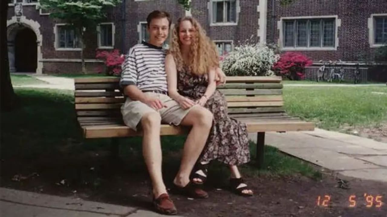 கண்டவுடன் காதல் ஏன் ஏற்படுகிறது என்பது குறித்து உங்களில் எத்தனை பேருக்கு தெரியும்..? கண்டவுடன் காதல் ஏன் ஏற்படுகிறது என்பது குறித்து உங்களில் எத்தனை பேருக்கு தெரியும்..?