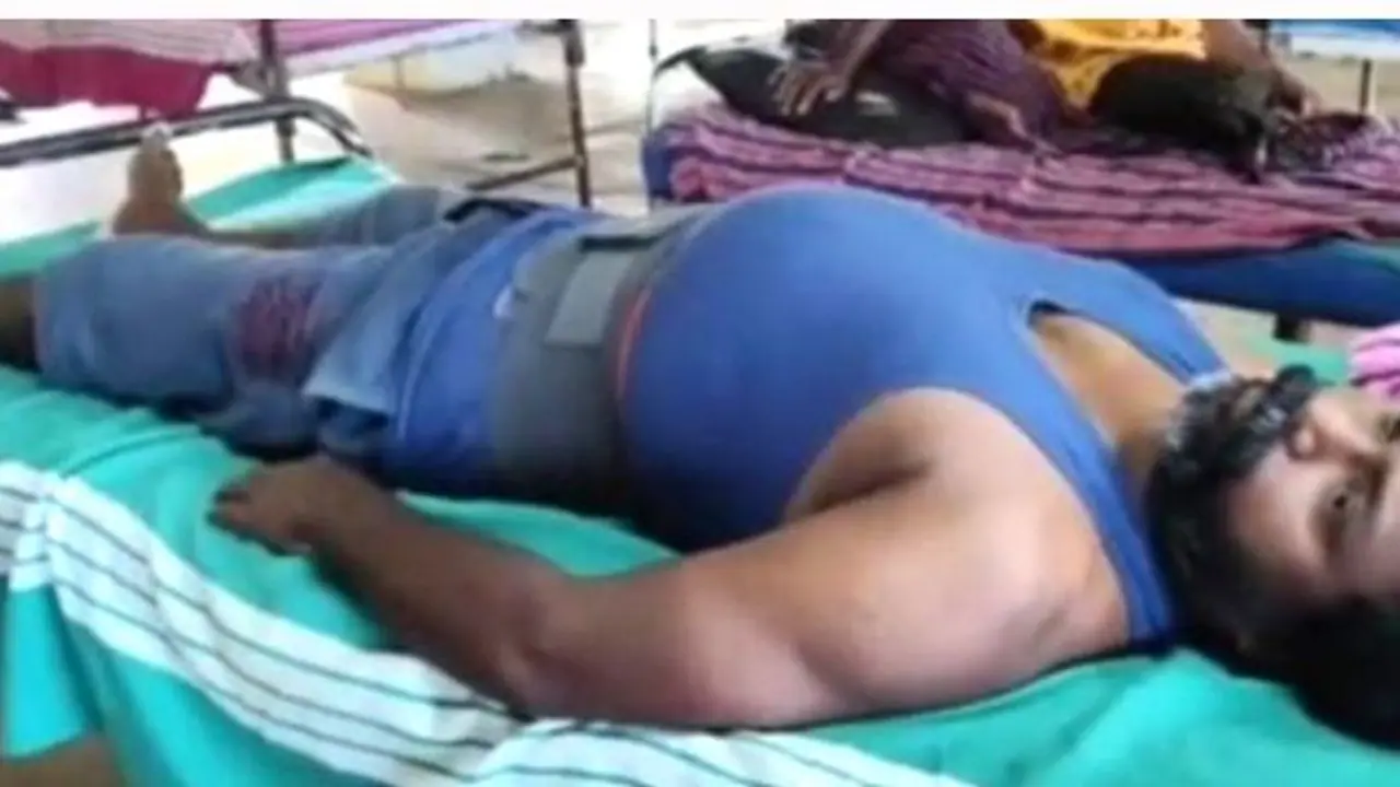 வேலைக்கு வராத விசைப்படகு ஓட்டுனர் மீது திமுக நிர்வாகி சரமாரி தாக்குதல்.. வீடியோ வெளியாகி சர்ச்சை.. வேலைக்கு வராத விசைப்படகு ஓட்டுனர் மீது திமுக நிர்வாகி சரமாரி தாக்குதல்.. வீடியோ வெளியாகி சர்ச்சை..