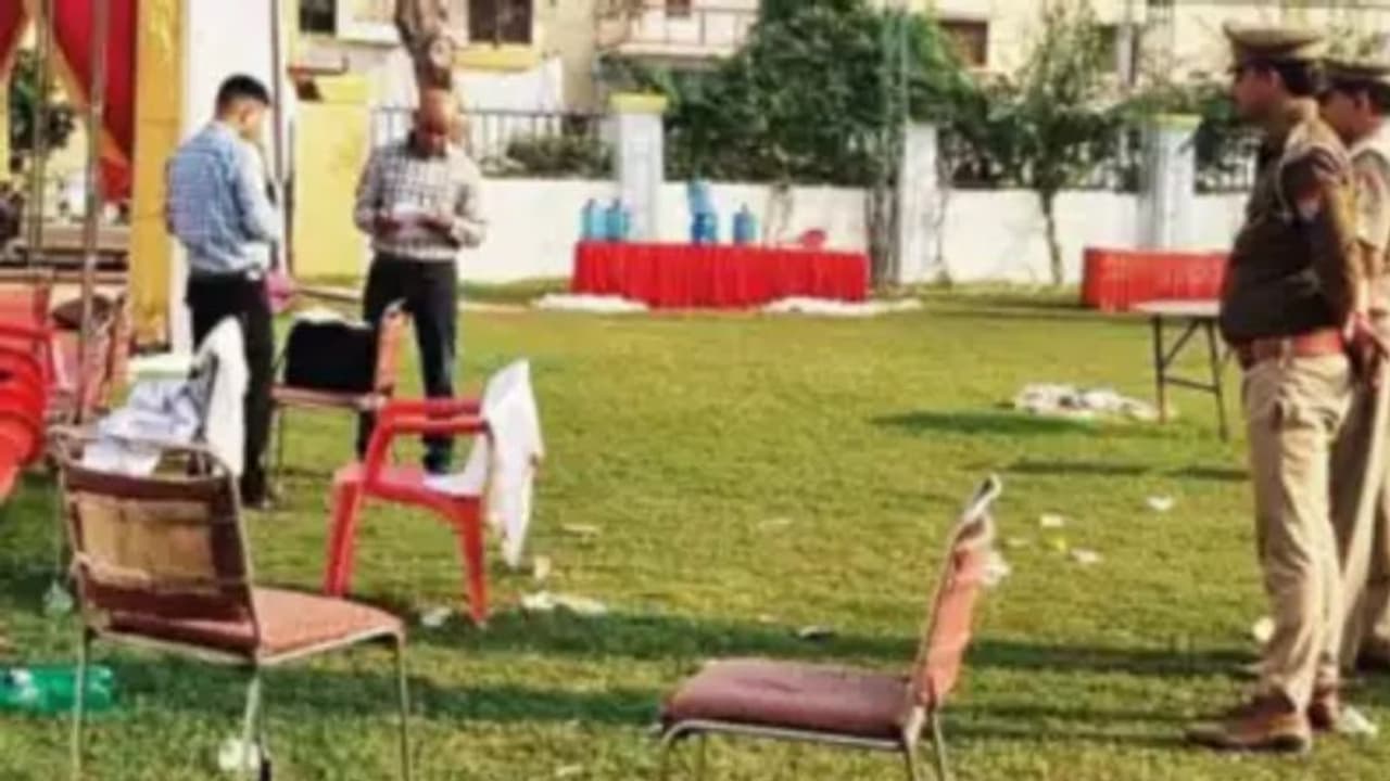 രസഗുളയെച്ചൊല്ലി വിവാഹപ്പന്തലിൽ കൂട്ടയടി, കുത്തേറ്റ് അതിഥി കൊല്ലപ്പെട്ടു രസഗുളയെച്ചൊല്ലി വിവാഹപ്പന്തലിൽ കൂട്ടയടി, കുത്തേറ്റ് അതിഥി കൊല്ലപ്പെട്ടു