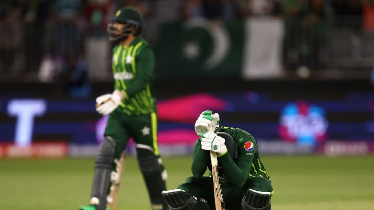 സിംബാബ്വെക്കെതിരായ തോല്വി, പാക്കിസ്ഥാന് സെമി കാണാതെ പുറത്തായോ?; ഇനിയുള്ള സാധ്യതകള് സിംബാബ്വെക്കെതിരായ തോല്വി, പാക്കിസ്ഥാന് സെമി കാണാതെ പുറത്തായോ?; ഇനിയുള്ള സാധ്യതകള്