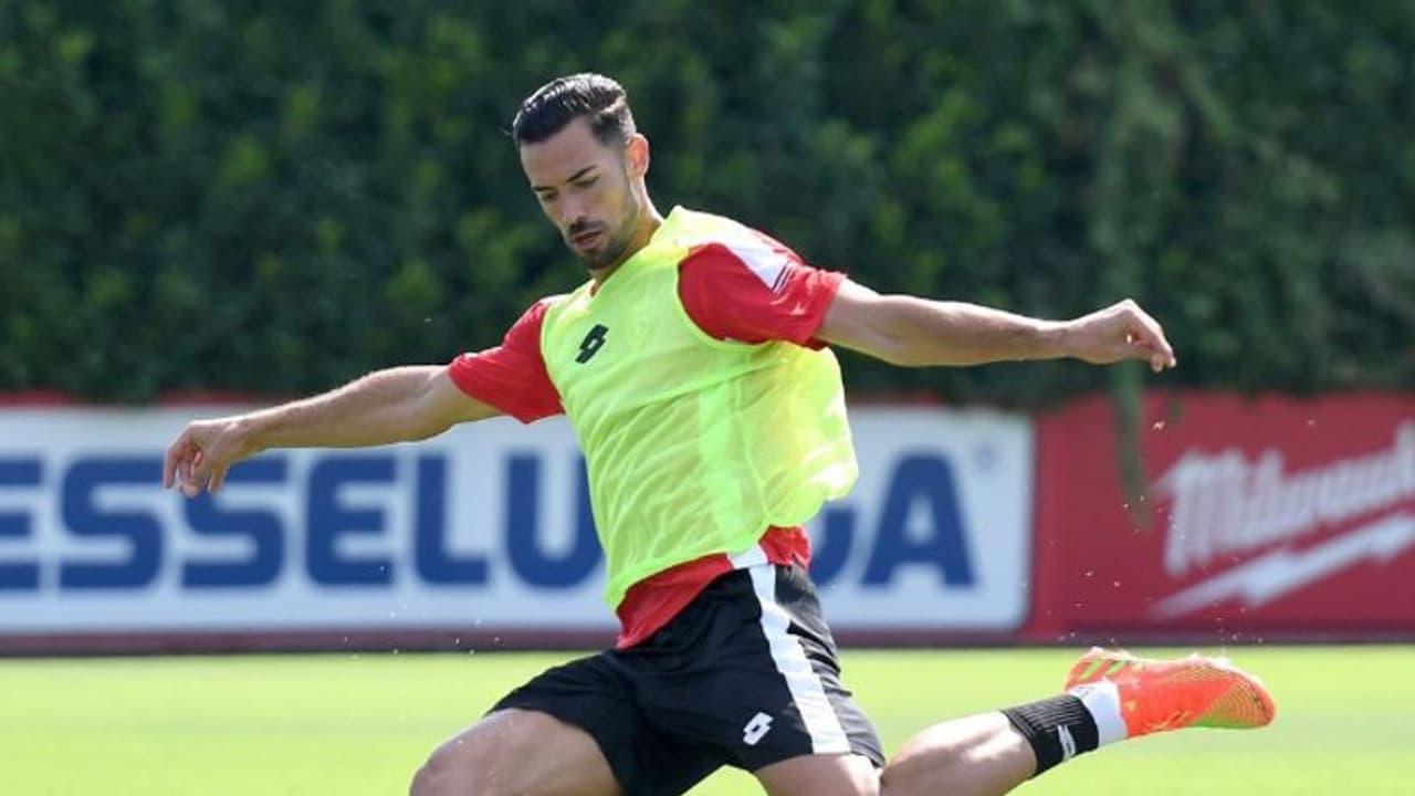 মিলানে প্রকাশ্যে ছুরির আঘাত, হাসপাতালে আর্সেনালের ডিফেন্ডার মিলানে প্রকাশ্যে ছুরির আঘাত, হাসপাতালে আর্সেনালের ডিফেন্ডার