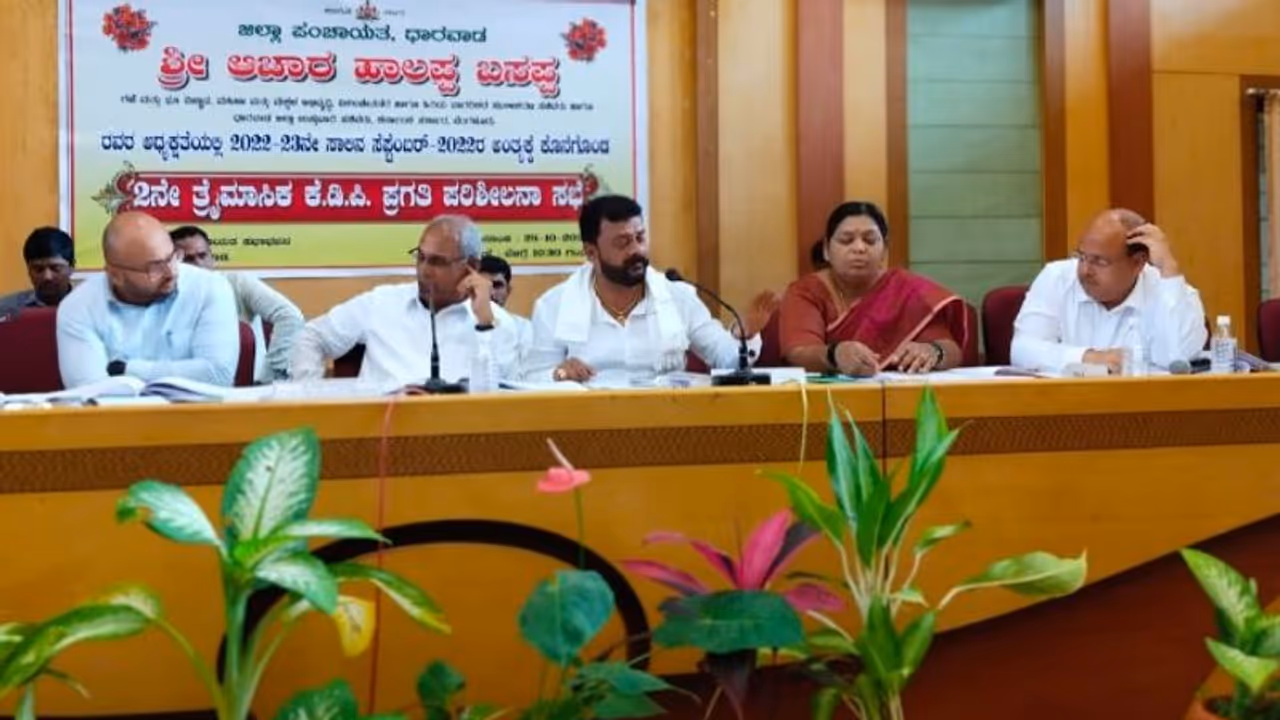 ಧಾರವಾಡ: ಕೆಡಿಪಿ ಸಭೆಗೆ ನಾಲ್ವರು ಶಾಸಕರು ಗೈರು: ಕ್ಷೇತ್ರದ ಸಮಸ್ಯೆ ಹೇಳೋರ್ಯಾರು? ಧಾರವಾಡ: ಕೆಡಿಪಿ ಸಭೆಗೆ ನಾಲ್ವರು ಶಾಸಕರು ಗೈರು: ಕ್ಷೇತ್ರದ ಸಮಸ್ಯೆ ಹೇಳೋರ್ಯಾರು?
