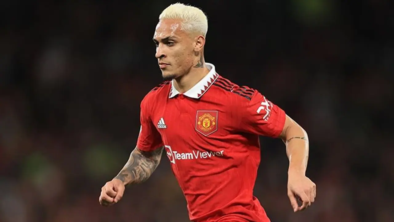 Man United fans slam pundits & ex players for criticising Antony's 360 degree spin display against Sheriff Man United fans slam pundits & ex players for criticising Antony's 360 degree spin display against Sheriff