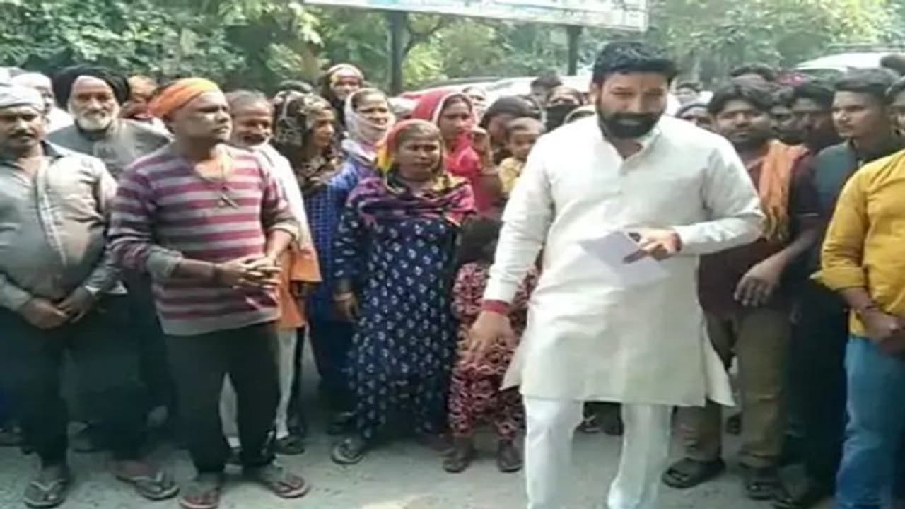 মিরাটে জোর করে ধর্মান্তকরণ ৪০০ জনের , বাড়িতে থাকা হিন্দু দেবদেবীর মূর্তি ভেঙে খ্রীষ্টান করা হলো তাদের 