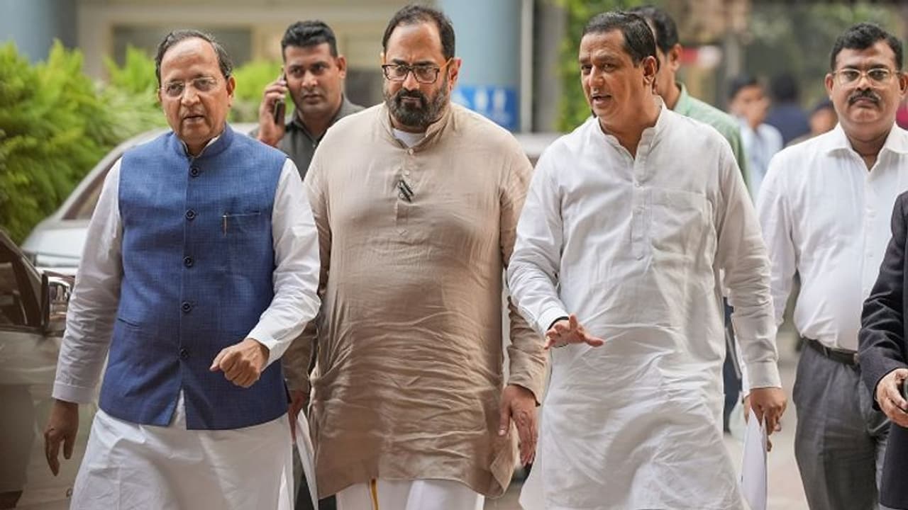 BJP की मांग TRS MLAs खरीद मामले की CBI करे जांच, कहा अमित शाह की छवि खराब करने की हो रही कोशिश BJP की मांग TRS MLAs खरीद मामले की CBI करे जांच, कहा अमित शाह की छवि खराब करने की हो रही कोशिश