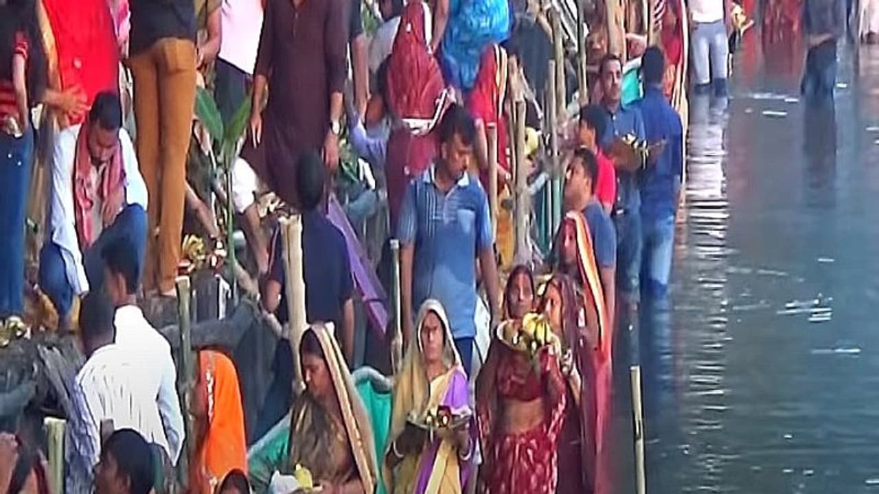 বছর ঘুরে আবার ছট পুজোয় রবীন্দ্র সরোবরের দূষণ নিয়ে আশঙ্কা, লেক দু’দিন বন্ধ করিয়ে দিল ন্যাশনাল গ্রিন ট্রাইবুনাল