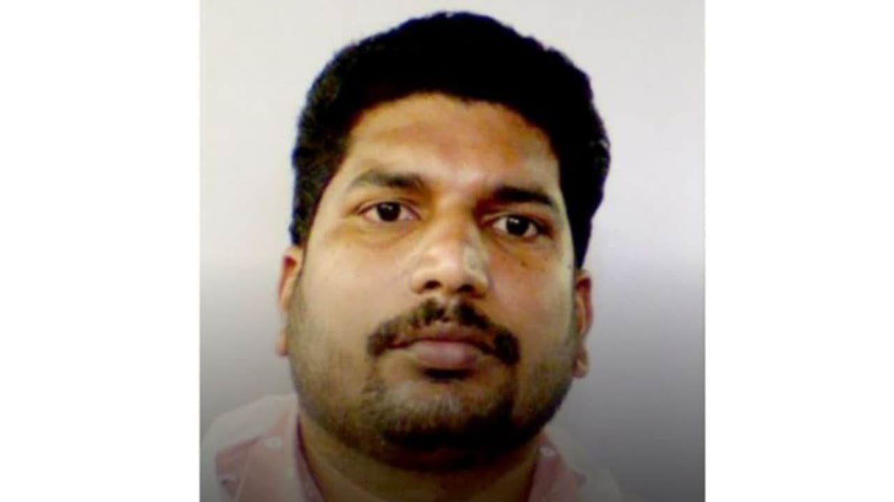 പ്രവാസി മലയാളി യുവാവിനെ മുറിയില് തൂങ്ങി മരിച്ച നിലയില് കണ്ടെത്തി പ്രവാസി മലയാളി യുവാവിനെ മുറിയില് തൂങ്ങി മരിച്ച നിലയില് കണ്ടെത്തി