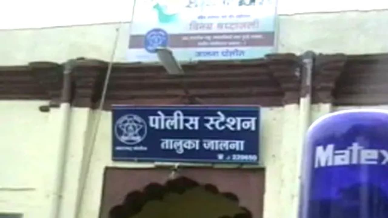 संत रामदास समर्थ की जन्मभूमि जालना में वारदात, 480 साल पुराने मंदिर से 11 मूर्तियों की चोरी मामले में 2 पकड़ाए संत रामदास समर्थ की जन्मभूमि जालना में वारदात, 480 साल पुराने मंदिर से 11 मूर्तियों की चोरी मामले में 2 पकड़ाए