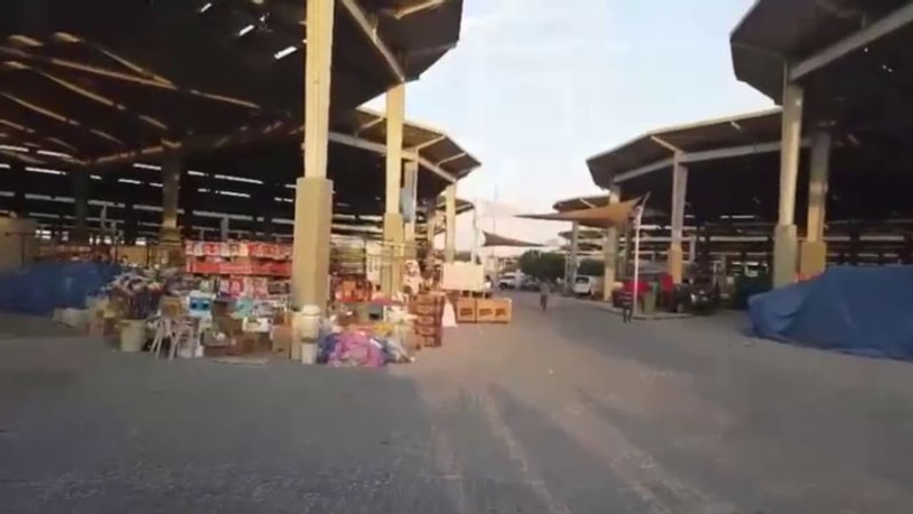 ഫ്രൈഡേ മാര്ക്കറ്റില് റെയ്ഡ്; കച്ചവടക്കാര് ഉള്പ്പെടെ നൂറോളം പ്രവാസികള് അറസ്റ്റില് ഫ്രൈഡേ മാര്ക്കറ്റില് റെയ്ഡ്; കച്ചവടക്കാര് ഉള്പ്പെടെ നൂറോളം പ്രവാസികള് അറസ്റ്റില്