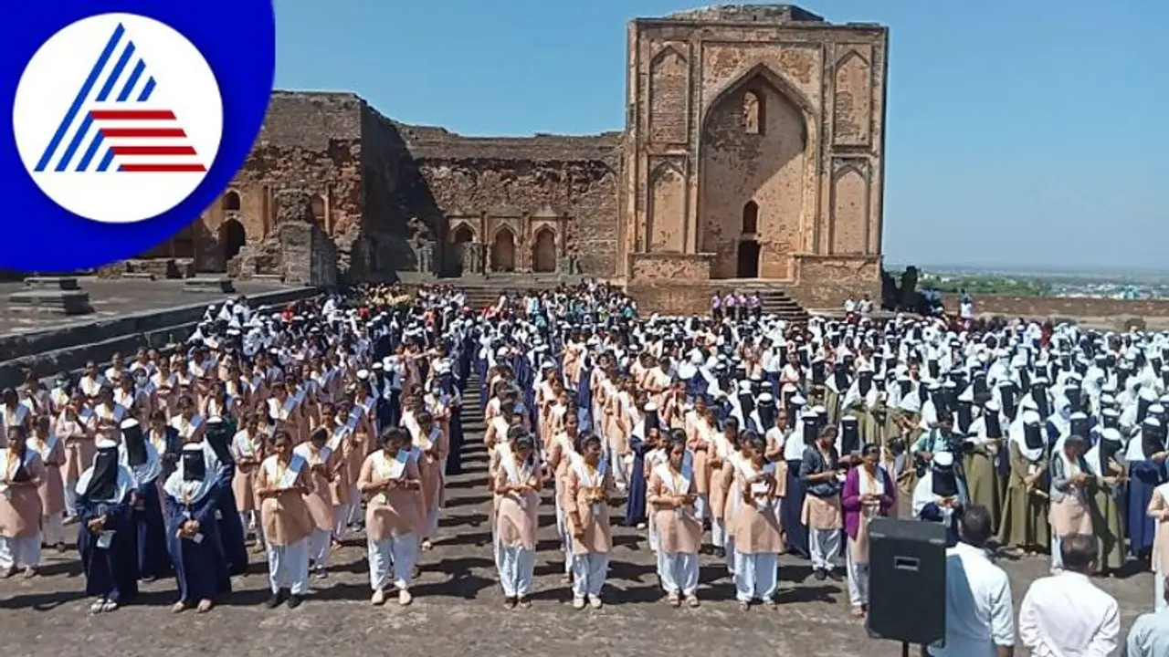 Kannada Rajyotsava: ಬೀದರ್ ಕೋಟೆಯಲ್ಲಿ ಮೊಳಗಿದ ಕೋಟಿ ಕಂಠ ಗಾಯನ