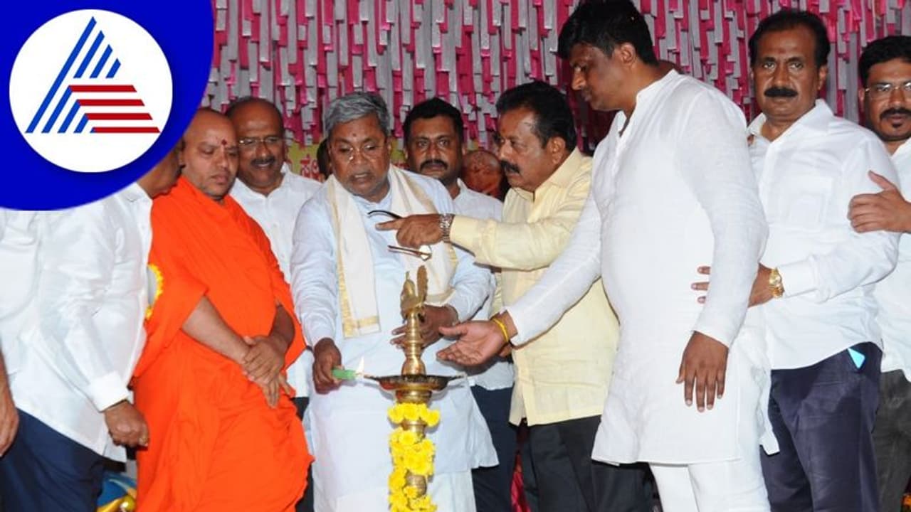 ಹಿಂಬಾಗಿಲಿನಿಂದ ಬಂದವರನ್ನು ಮುಂಬಾಗಿಲಿನಿಂದ ಓಡಿಸಿ: ಸಿದ್ದರಾಮಯ್ಯ ಹಿಂಬಾಗಿಲಿನಿಂದ ಬಂದವರನ್ನು ಮುಂಬಾಗಿಲಿನಿಂದ ಓಡಿಸಿ: ಸಿದ್ದರಾಮಯ್ಯ