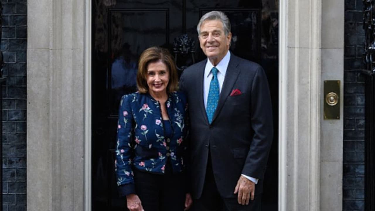 അമേരിക്കൻ സ്പീക്കറുടെ വീട്ടില് നുഴഞ്ഞുകയറി അക്രമി; നാന്സി പെലോസിയുടെ ഭര്ത്താവിന് ഗുരുതര പരിക്ക് അമേരിക്കൻ സ്പീക്കറുടെ വീട്ടില് നുഴഞ്ഞുകയറി അക്രമി; നാന്സി പെലോസിയുടെ ഭര്ത്താവിന് ഗുരുതര പരിക്ക്